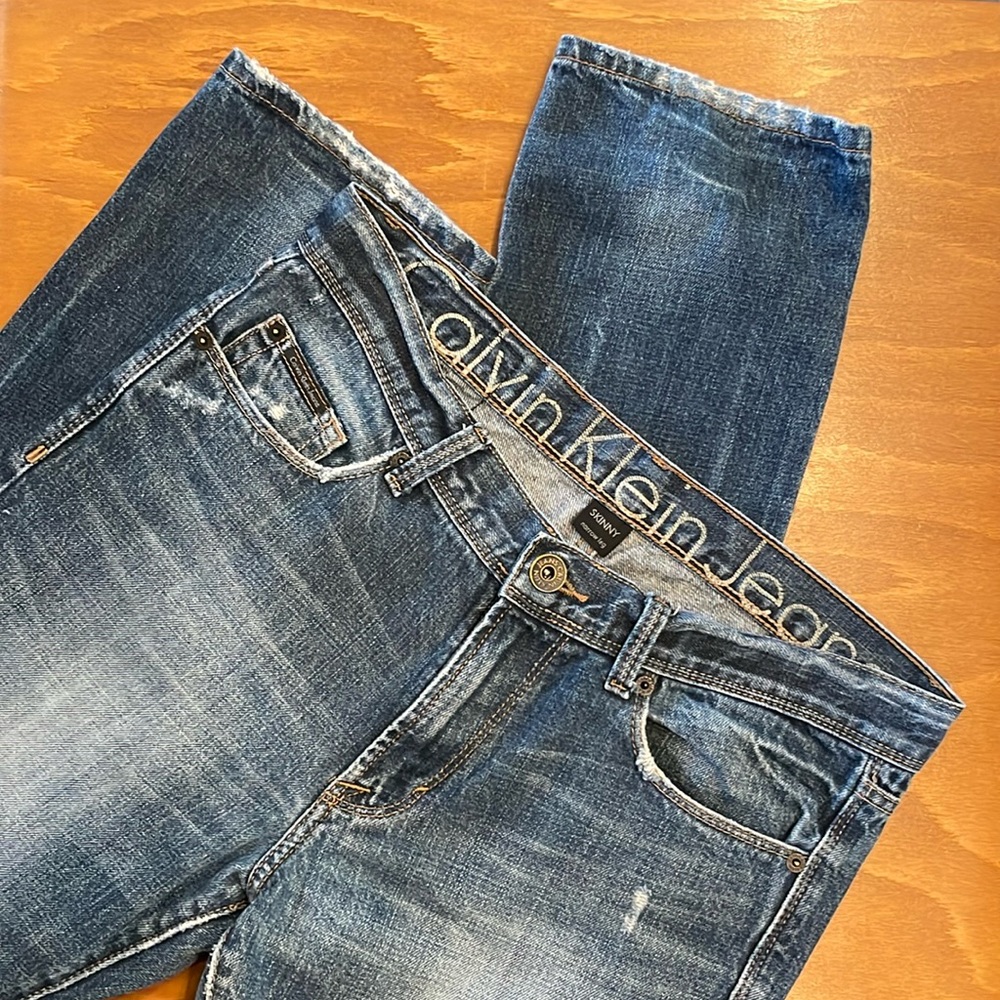30x32 Calvin Klein Jeans Skinny Narrow Leg Jeans with distressed perfection